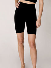 Load image into Gallery viewer, Chevron Highwaist Biker Shorts
